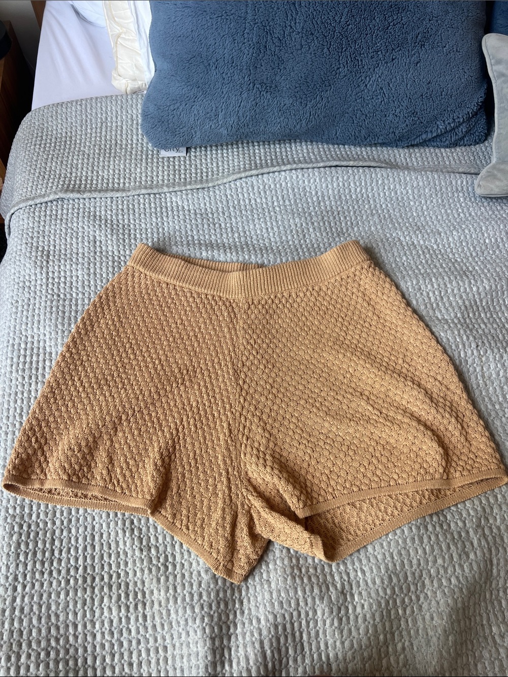 LIKE NEW RHYTHM. Knit High-Waist Shorts in Camel
